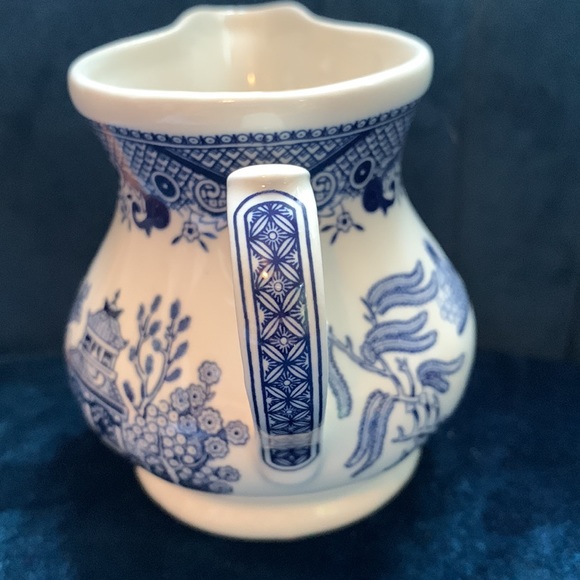 CHURCHILL England Blue Willow Porcelain Creamer - Picture 3 of 6